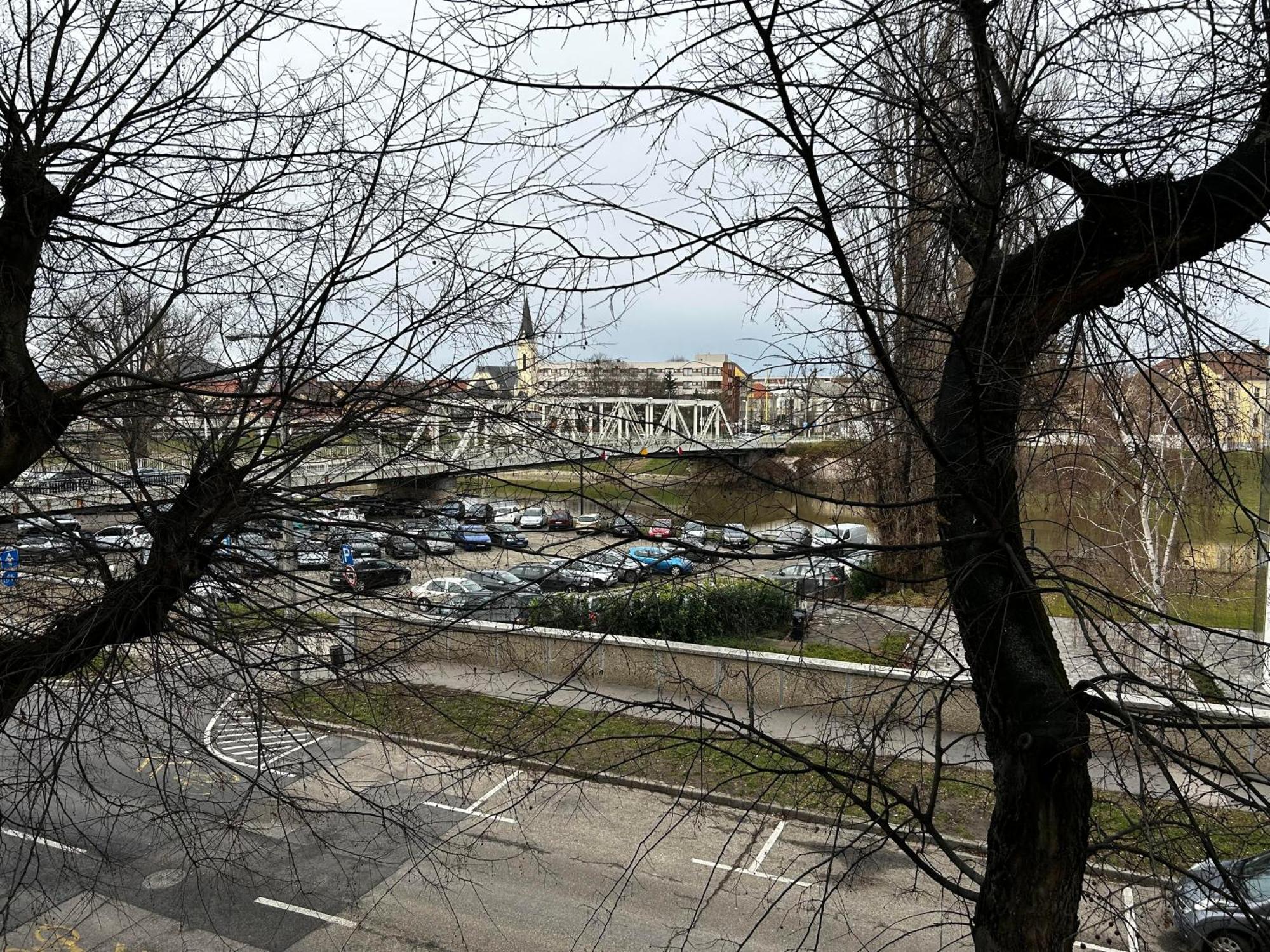 River - Free Parking Дьор Екстериор снимка