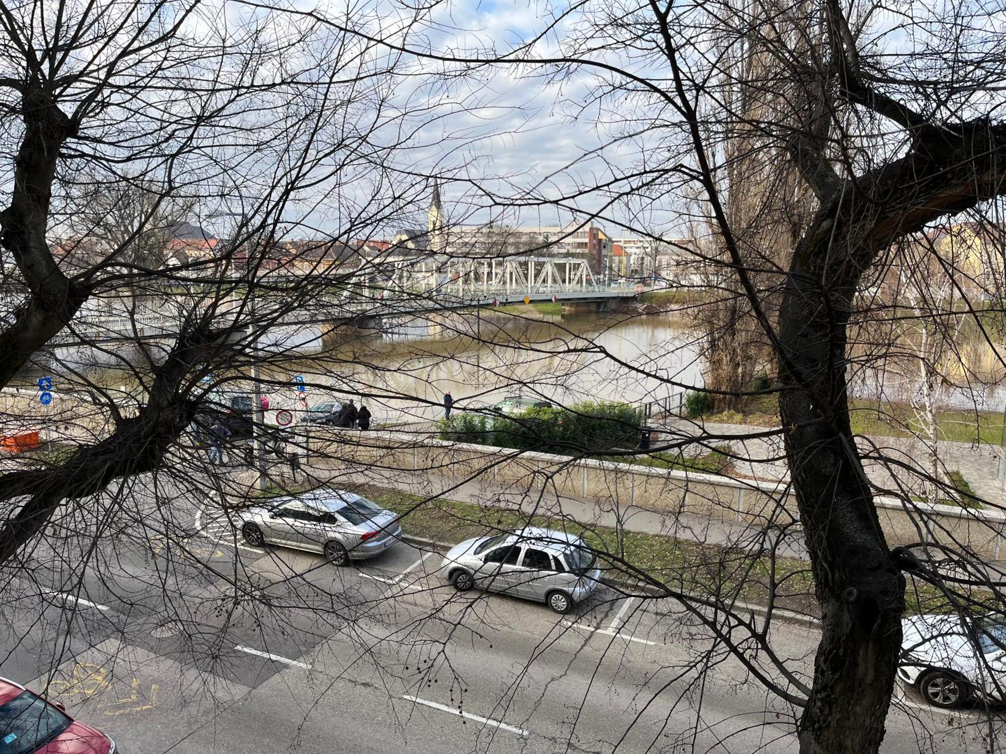 River - Free Parking Дьор Екстериор снимка